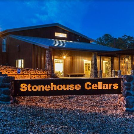 مبيت وإفطار Clearlake Oaks Bed And Barrel At Stonehouse Cellars المظهر الخارجي الصورة