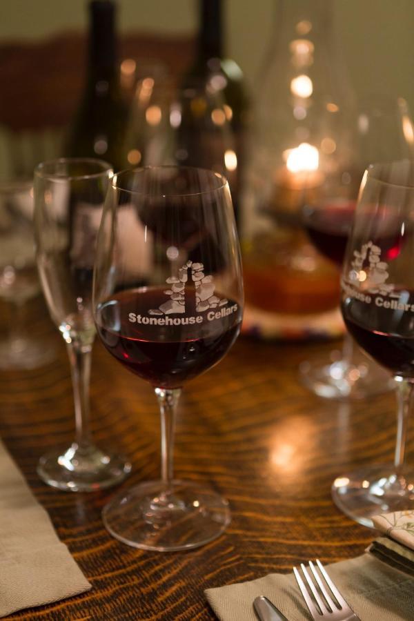 مبيت وإفطار Clearlake Oaks Bed And Barrel At Stonehouse Cellars المظهر الخارجي الصورة