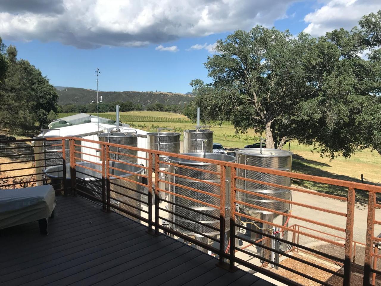 مبيت وإفطار Clearlake Oaks Bed And Barrel At Stonehouse Cellars المظهر الخارجي الصورة