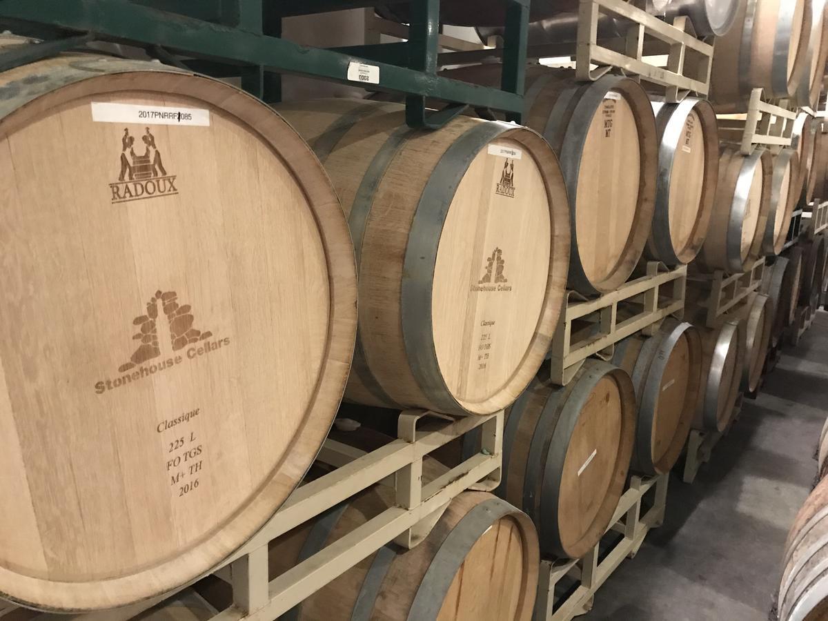 مبيت وإفطار Clearlake Oaks Bed And Barrel At Stonehouse Cellars المظهر الخارجي الصورة